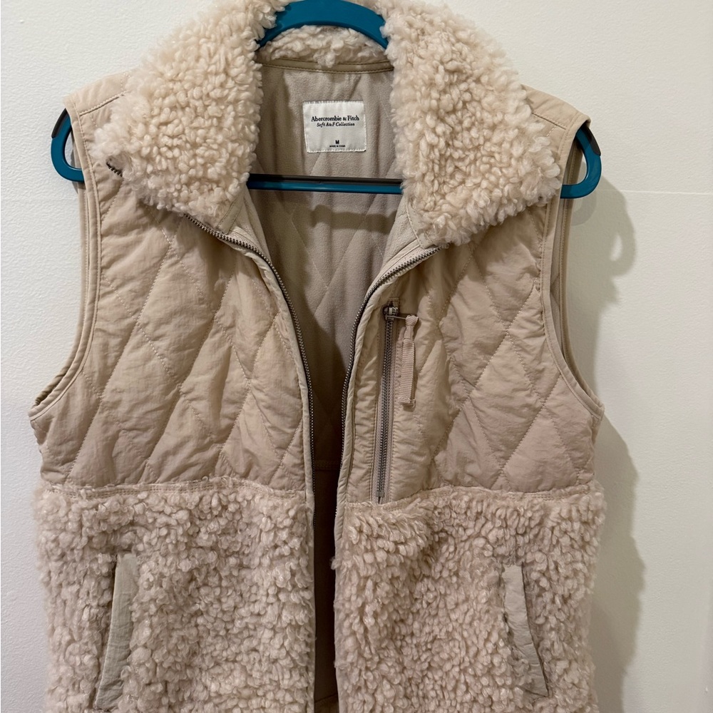 Abercrombie & Fitch vest size medium
